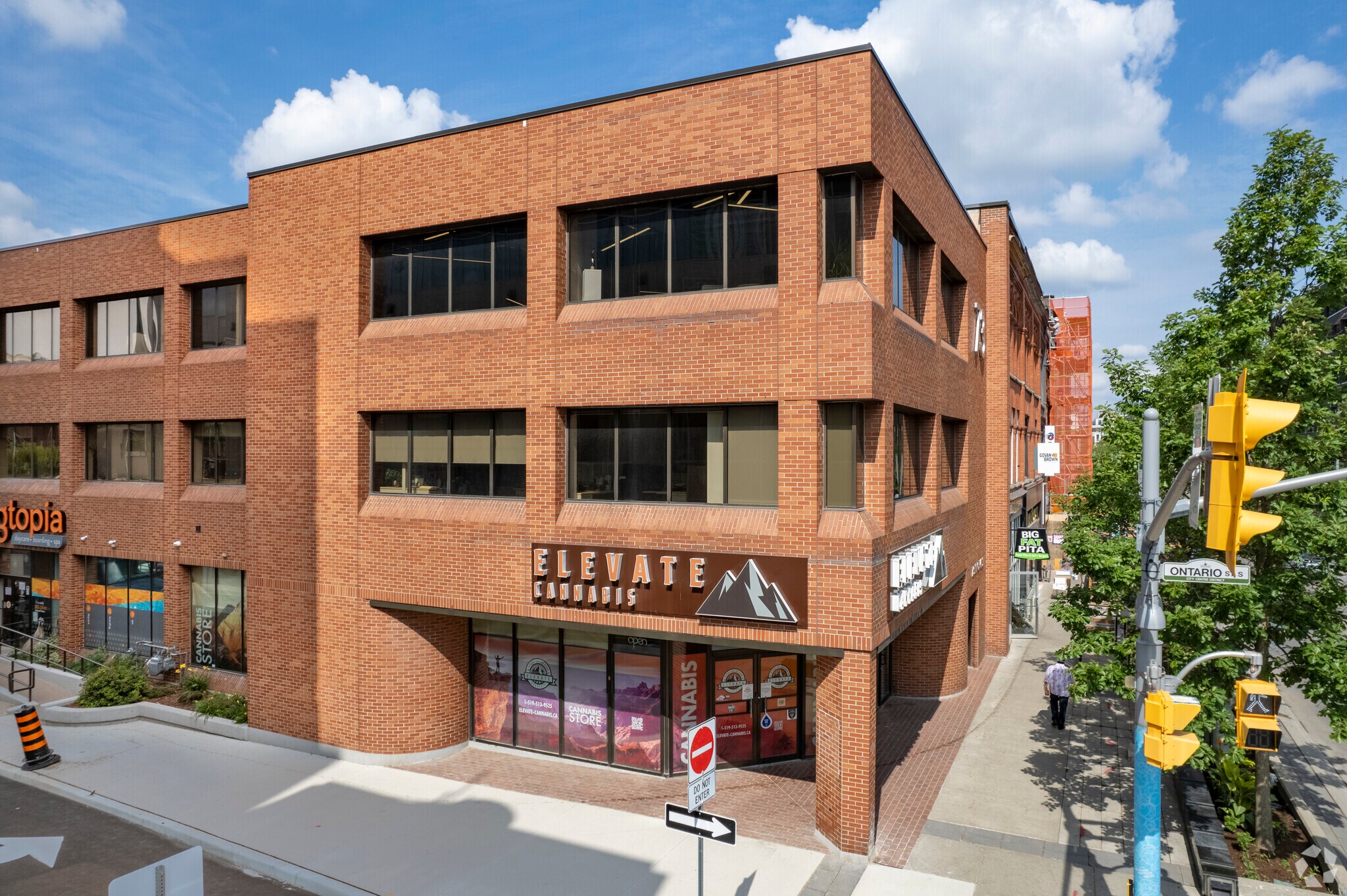 73 King St W, Kitchener, ON à vendre Photo principale– Image 1 sur 5