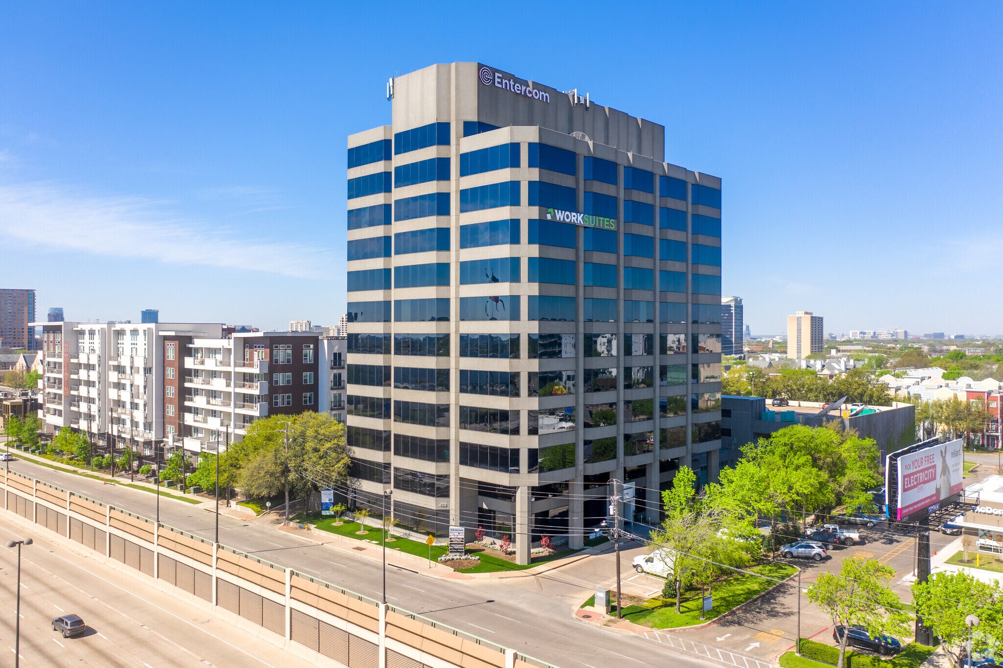 4131 N central Expy, Dallas, TX à louer Photo de l’immeuble– Image 1 sur 22