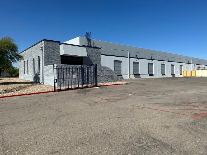 302 E University Dr, Phoenix, AZ à louer - Photo de l’immeuble – Image 2 sur 5