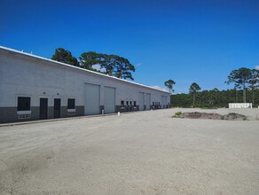 2095 Commerce Lakes Dr, Port Saint Lucie, FL à vendre Photo de la construction– Image 2 sur 2