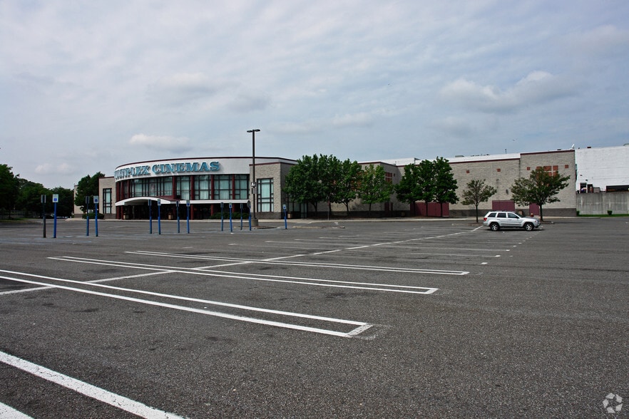 2 South Dr, Yonkers, NY à vendre - Photo principale – Image 1 sur 5