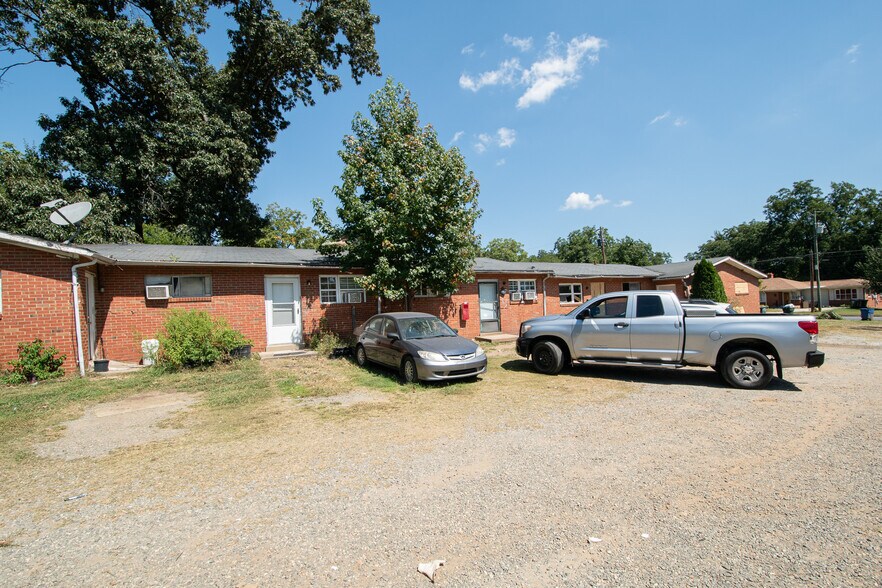 3425 Martin Ave, Greensboro, NC à vendre - Photo de l’immeuble – Image 2 sur 51