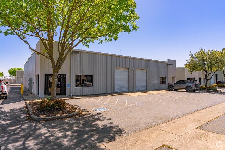 4565 Skyway Dr, Olivehurst, CA à louer - Photo de l’immeuble – Image 3 sur 12