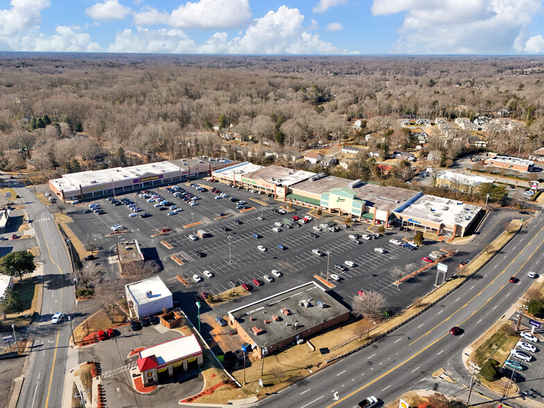 2808-2894 Reynolda Rd, Winston-Salem, NC à louer - Photo de l’immeuble – Image 1 sur 14