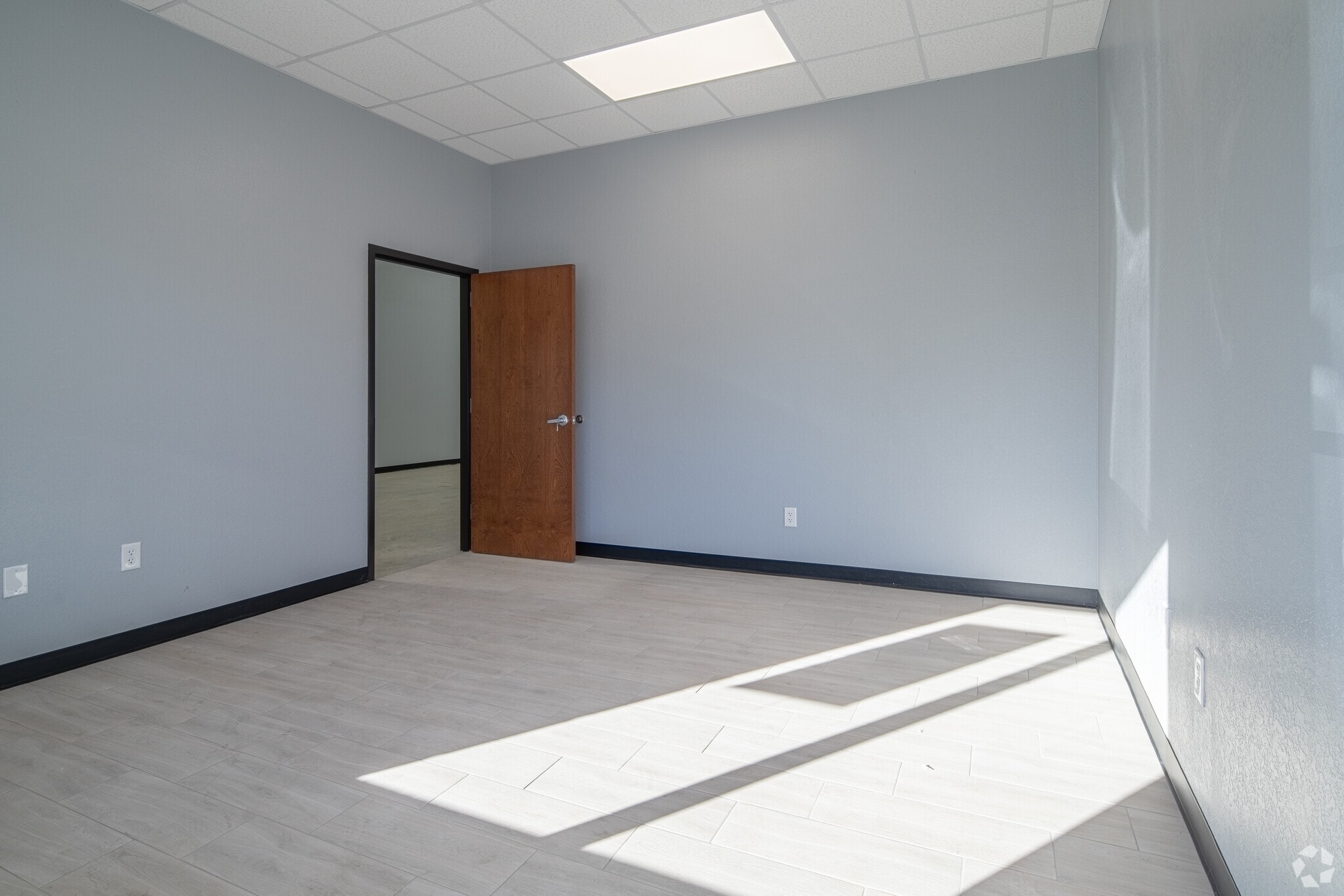 10927 Fredericksburg Rd, San Antonio, TX à louer Hall d’entrée– Image 1 sur 6