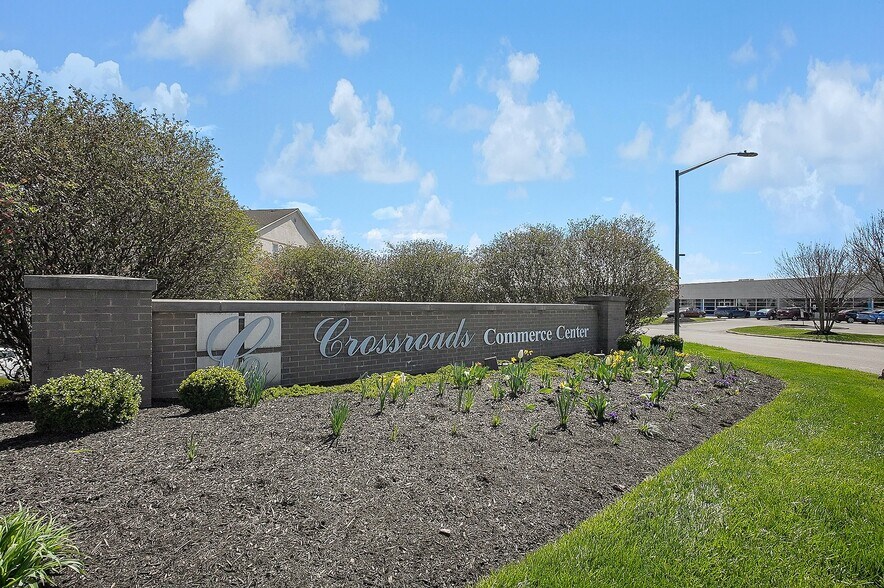 750 Cross Pointe Rd, Gahanna, OH à vendre - Photo de l’immeuble – Image 1 sur 4