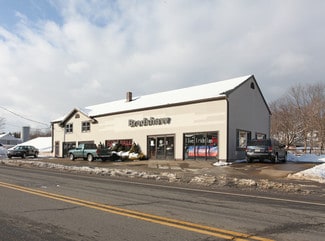 Plus de détails pour 554 Main St, Oakville, CT - Local commercial à louer