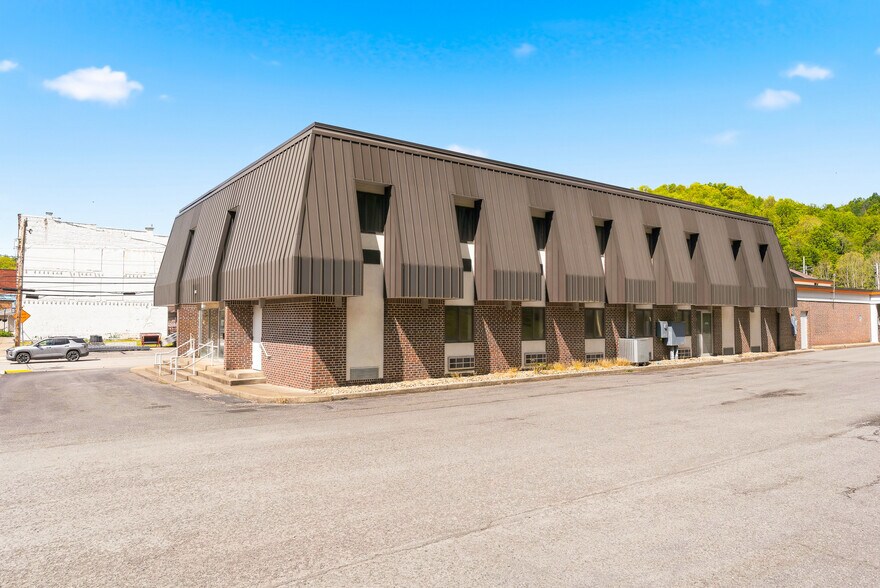 11 W Main St, Mannington, WV à louer - Photo de l’immeuble – Image 3 sur 14