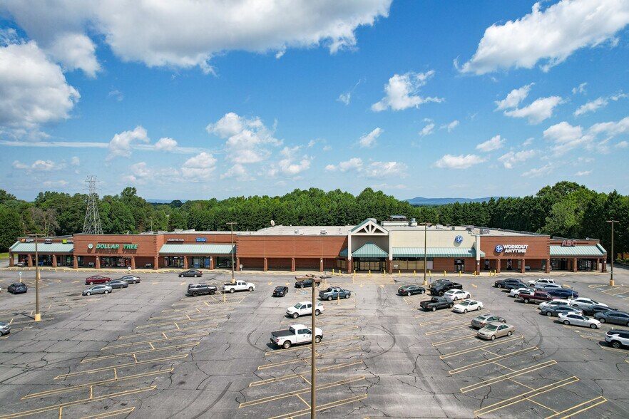 2500 Springs Rd, Hickory, NC à louer - Photo de l’immeuble – Image 3 sur 19