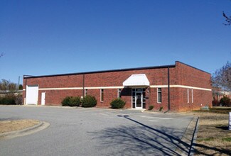 Plus de détails pour 3018 Thurston Ave, Greensboro, NC - Local d'activités à louer