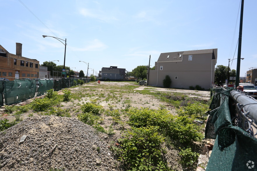 3154 N Elston Ave, Chicago, IL à vendre - Photo de l’immeuble – Image 3 sur 3
