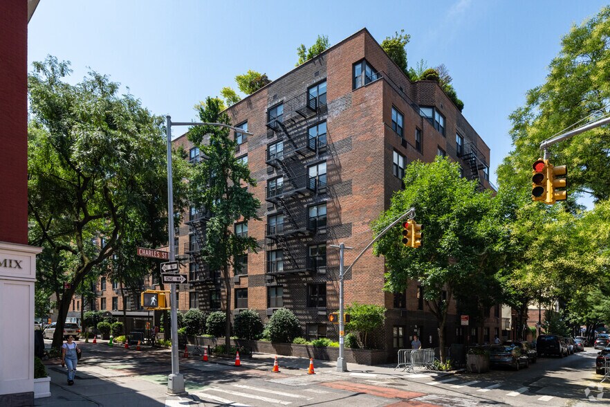 350-364 Bleecker St, New York, NY à louer - Photo de l’immeuble – Image 2 sur 3