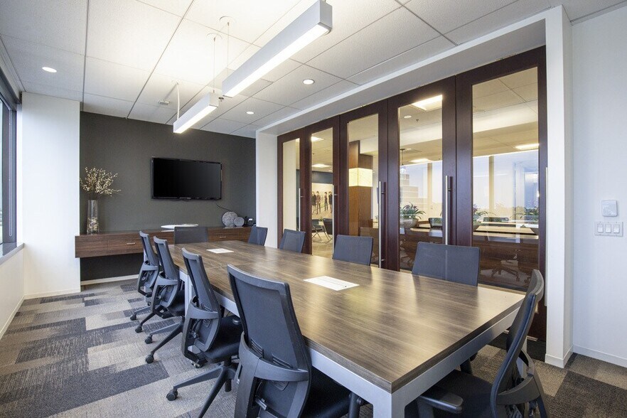 4225 Executive Sq, La Jolla, CA à louer - Photo de l’immeuble – Image 3 sur 7