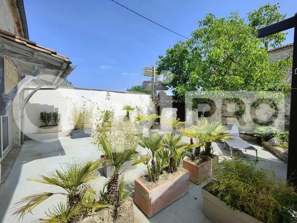 Local d'activités dans Montpezat-de-Quercy à vendre Photo de l’immeuble– Image 1 sur 9