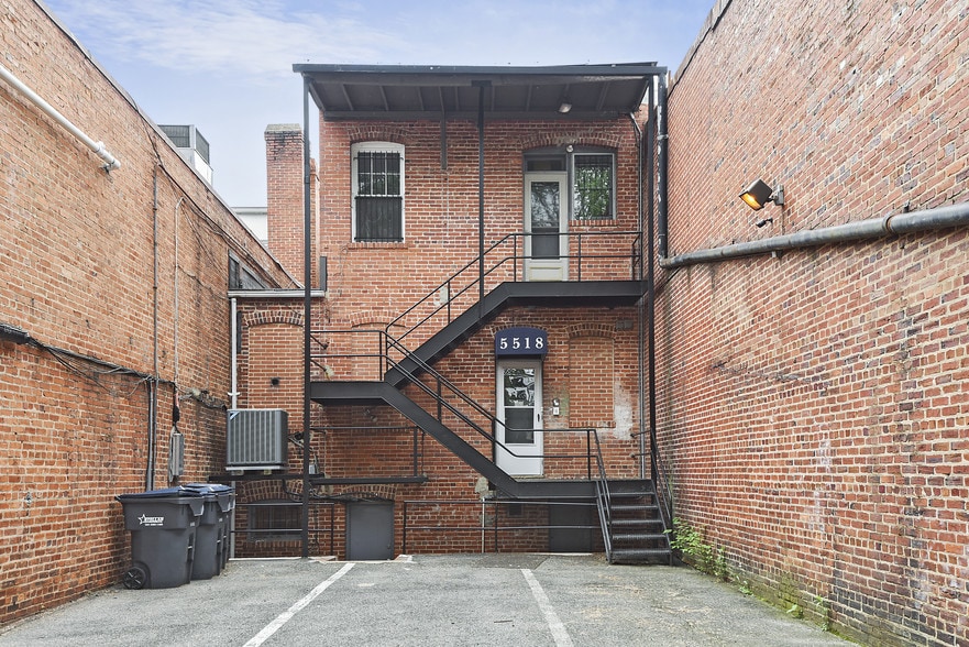5518 Connecticut Ave NW, Washington, DC à louer - Photo de l’immeuble – Image 2 sur 2