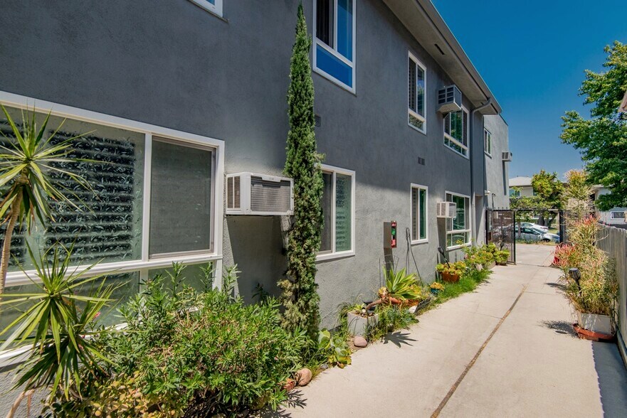 103 N Hayworth Ave, Los Angeles, CA à vendre - Photo de l’immeuble – Image 3 sur 28
