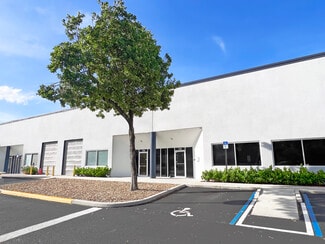Plus de détails pour 6600 NW 12th Ave, Fort Lauderdale, FL - Industriel/Logistique à louer