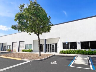 Plus de détails pour 6600 NW 12th Ave, Fort Lauderdale, FL - Industriel/Logistique à louer