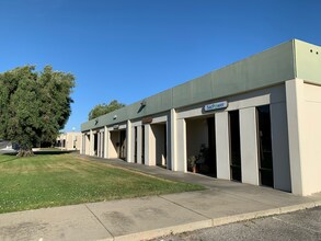 1230 Mountain View Alviso Rd, Sunnyvale, CA à louer Photo de l’immeuble– Image 1 sur 3