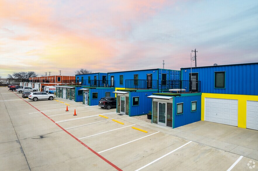 1953 Golden Heights Rd, Fort Worth, TX à louer - Photo de l’immeuble – Image 3 sur 7