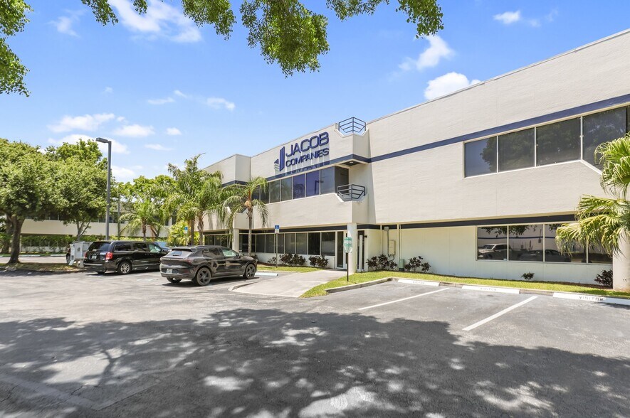 1720 E Tiffany Dr, West Palm Beach, FL à vendre - Photo de l’immeuble – Image 2 sur 38