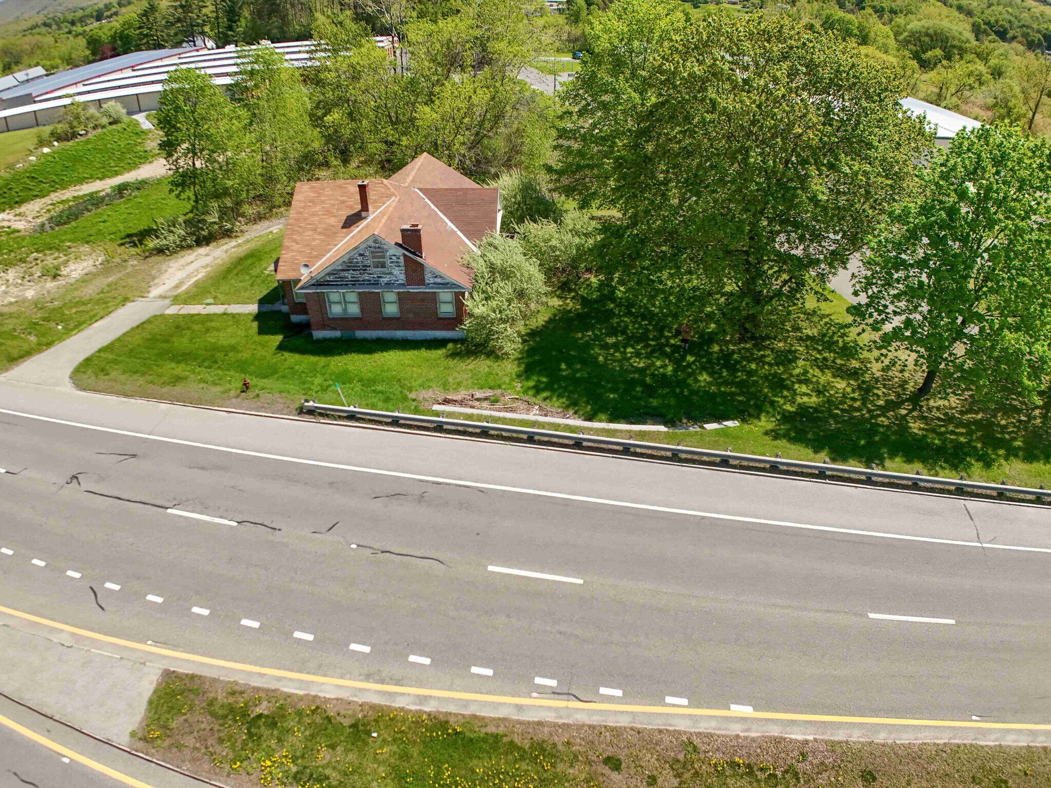 1499 S State St, North Adams, MA à vendre Photo de l’immeuble– Image 1 sur 31