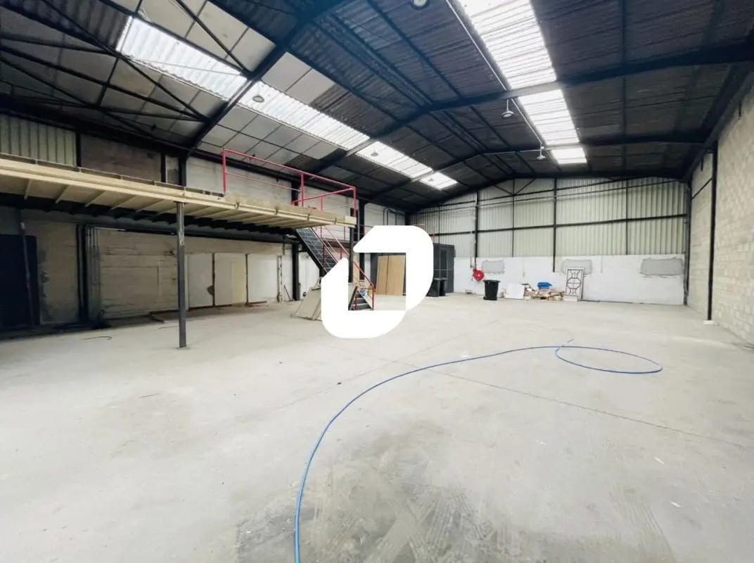 Local d’activités dans Ozoir-la-Ferrière à louer Photo intérieure– Image 1 sur 2