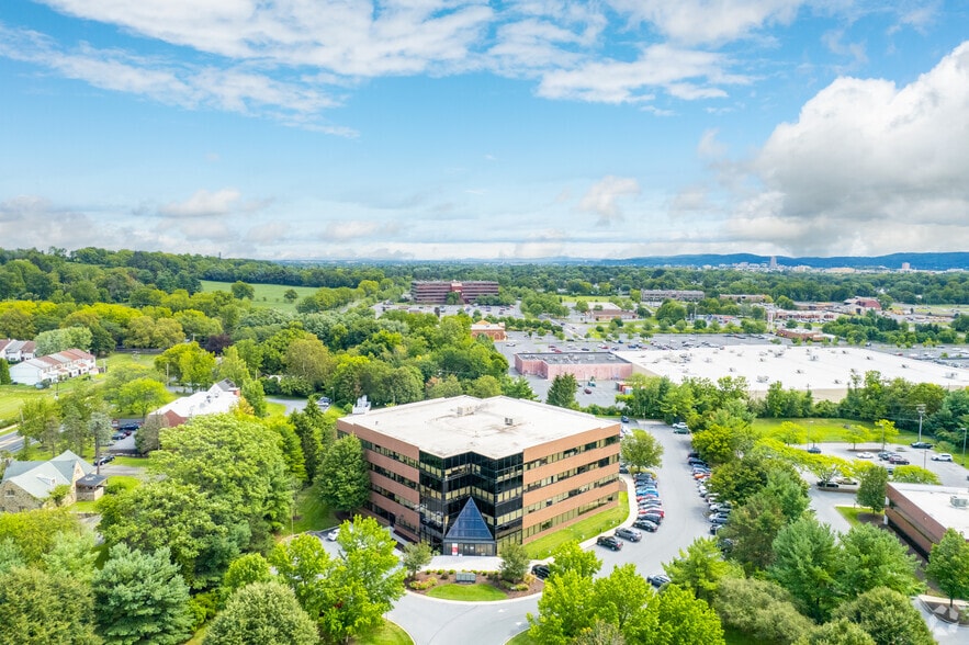 1611 Pond Rd, Allentown, PA à louer - Aérien – Image 3 sur 16