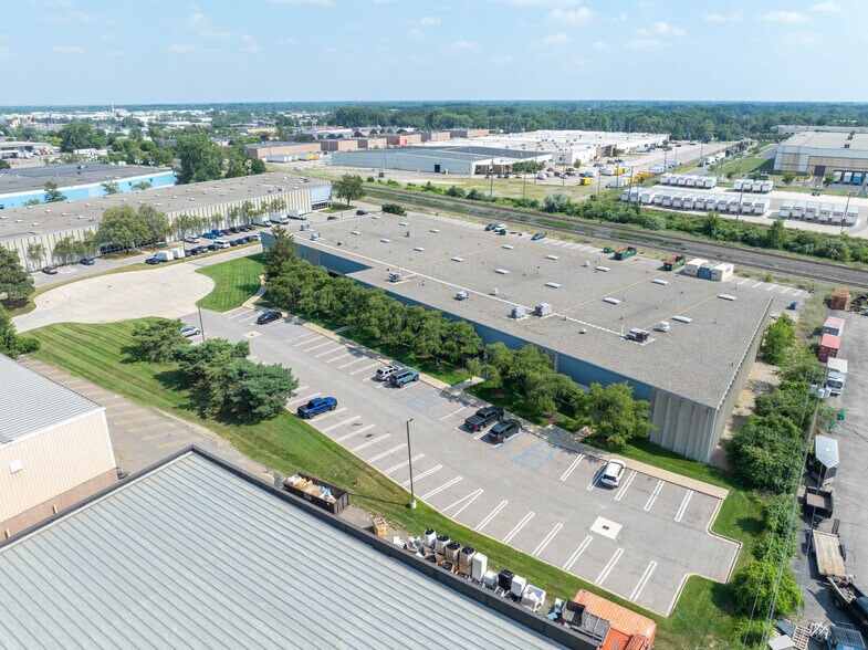 13115-13131 Waco Dr, Livonia, MI à louer - Aérien – Image 2 sur 5