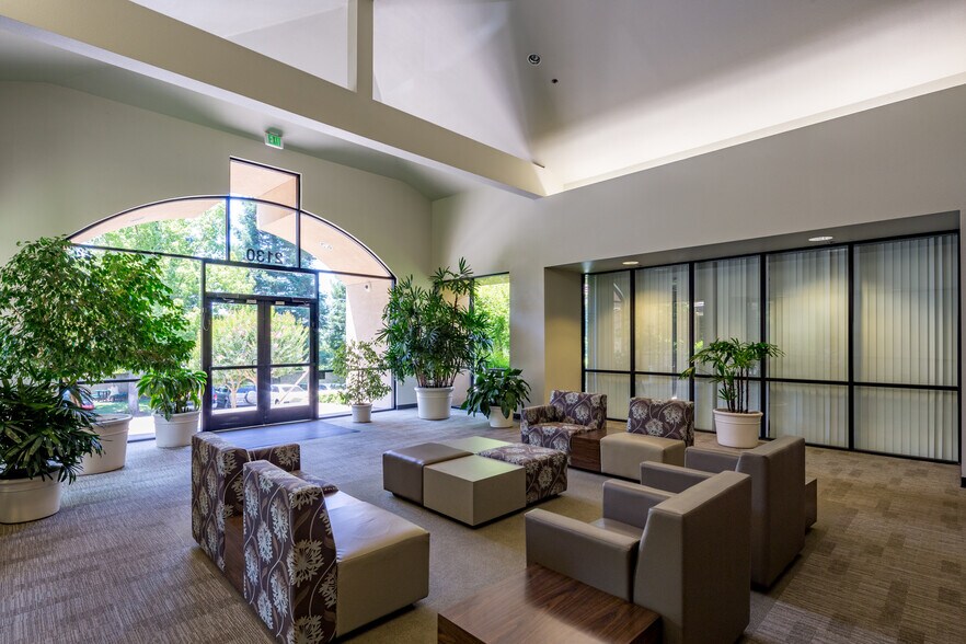 2130 Professional Dr, Roseville, CA à louer - Photo de l’immeuble – Image 2 sur 5