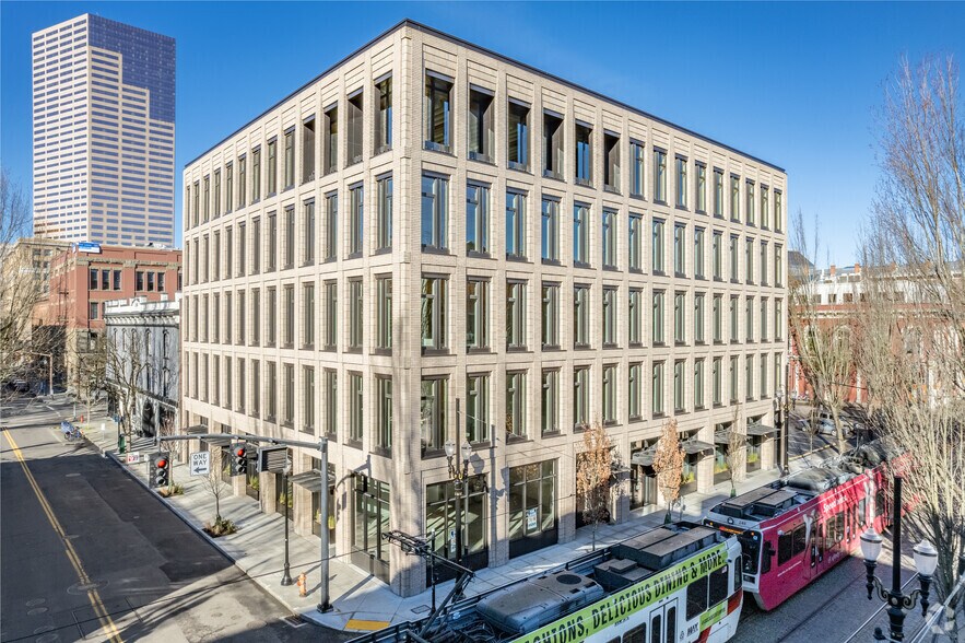 SW 1st Ave & SW Pine, Portland, OR à louer - Photo principale – Image 1 sur 5