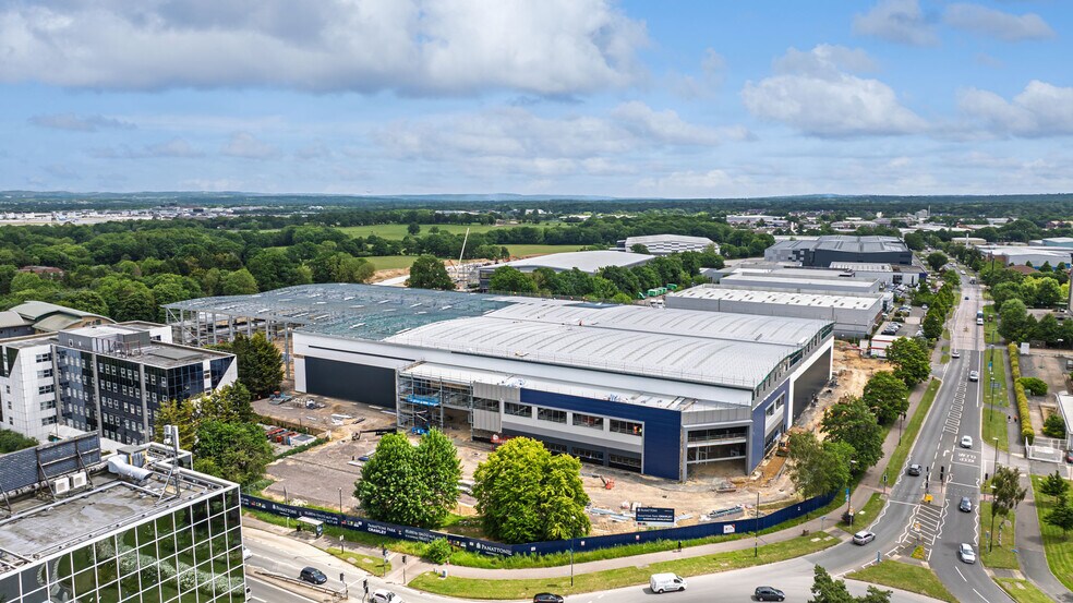 Fleming Way, Crawley à louer - Photo de l’immeuble – Image 2 sur 6