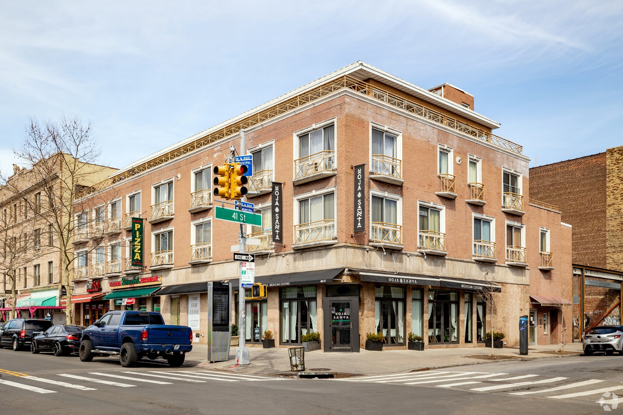 40-11-40-17 30th Ave, Astoria, NY à louer Photo principale– Image 1 sur 9
