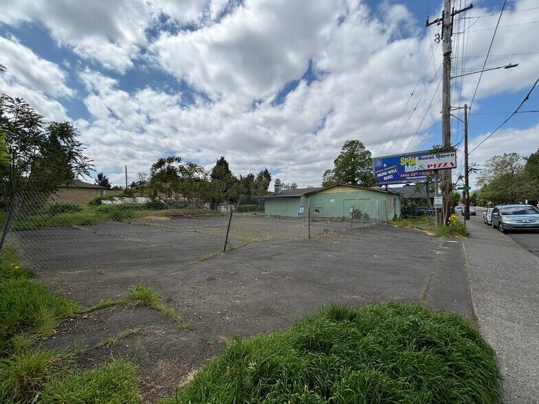 5844 E Burnside St, Portland, OR à vendre - Photo de l’immeuble – Image 3 sur 9