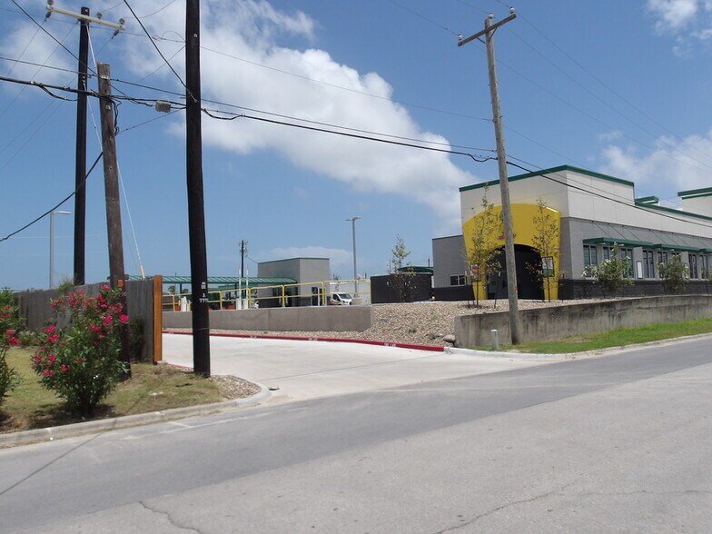 1504 Hwy 100, Port Isabel, TX à vendre - Photo de l’immeuble – Image 2 sur 28