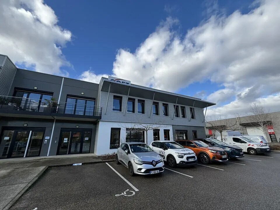 Local d’activités dans Saint-Priest à louer Photo de l’immeuble– Image 1 sur 14