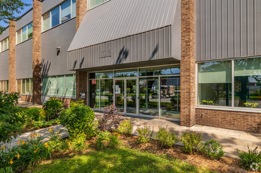 5000 St Fairway, Montréal, QC à louer - Photo de l’immeuble – Image 3 sur 6