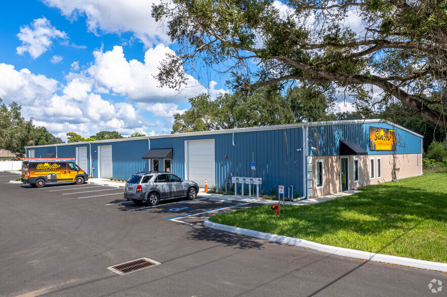 East Tampa Industrial Opportunity portefeuille de 2 biens à vendre sur LoopNet.fr - Photo principale – Image 1 sur 3