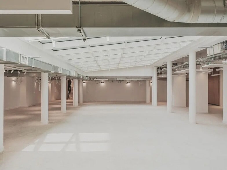 12-16 Rue Versigny, Paris à vendre - Photo de l’immeuble – Image 2 sur 10