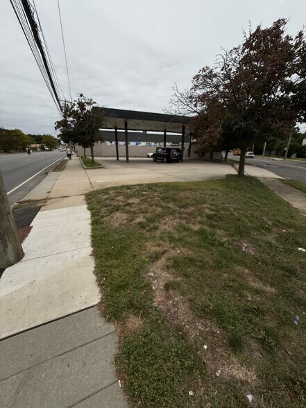 311-313 W Jericho Tpke, Huntington, NY à vendre - Photo de l’immeuble – Image 3 sur 12