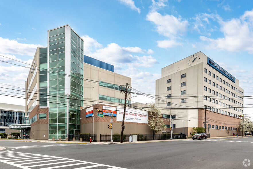 240 Williamson St, Elizabeth, NJ à louer - Photo de l’immeuble – Image 2 sur 9