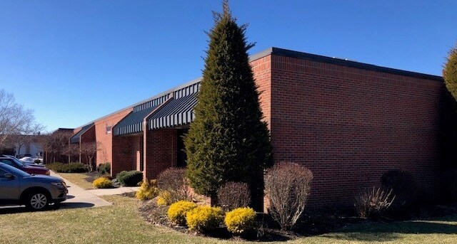 761 Koehler Ave, Ronkonkoma, NY à louer - Photo principale – Image 2 sur 18