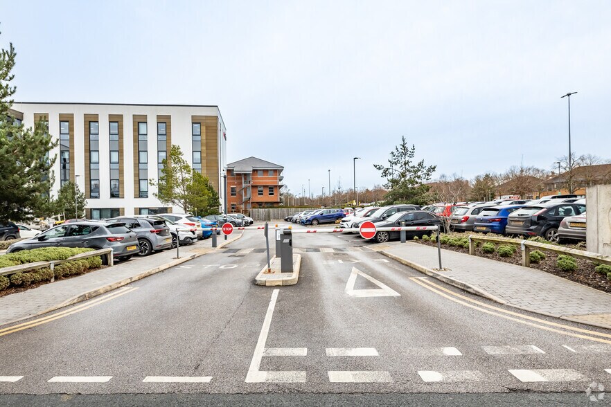 Electra Way, Crewe à vendre - Photo de l’immeuble – Image 2 sur 14