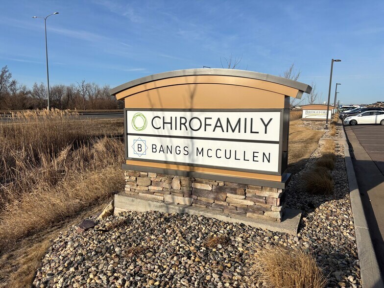 5048 E 57th St S, Sioux Falls, SD à vendre - Photo de l’immeuble – Image 2 sur 12