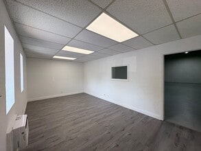 2696 NW 31st Ave, Lauderdale Lakes, FL à louer Photo de l’immeuble– Image 2 sur 7