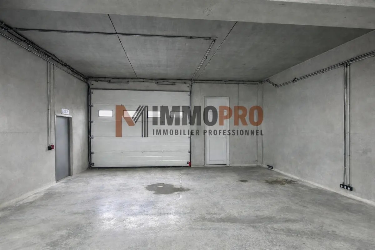 Industriel/Logistique dans Valbonne à louer Photo de l’immeuble– Image 1 sur 11