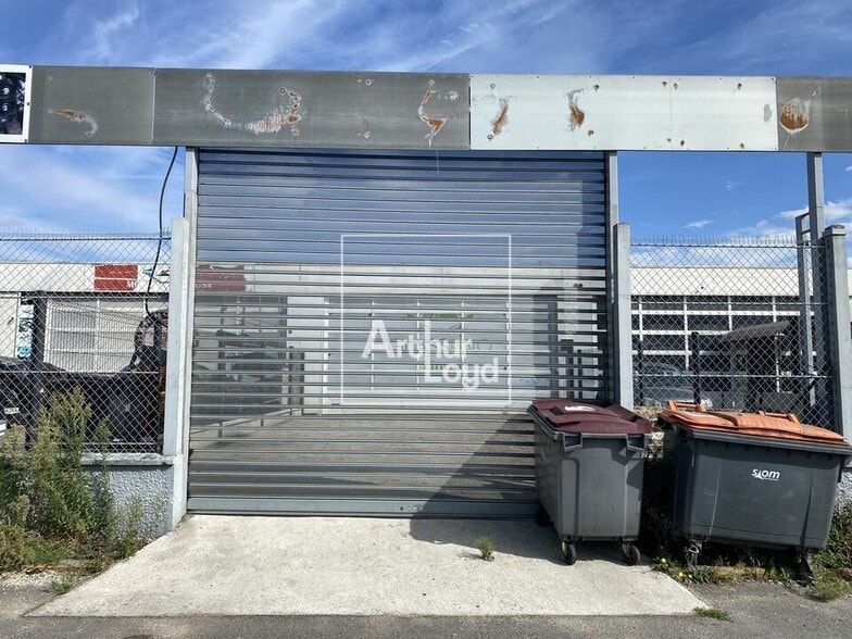 Local d’activités dans Linas à louer - Photo de l’immeuble – Image 3 sur 3