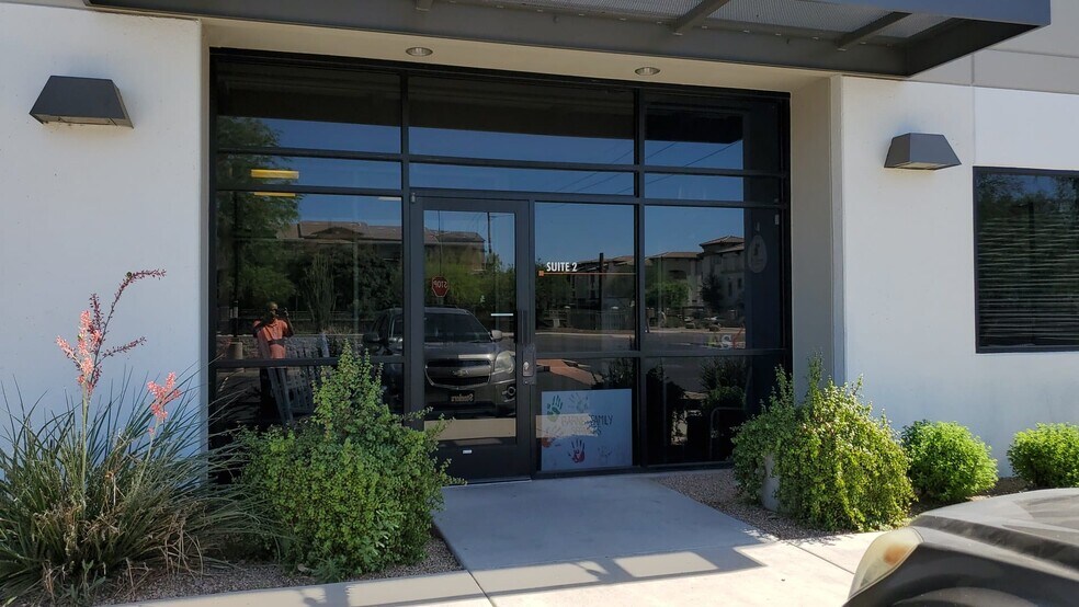 2221 W Pecos Rd, Chandler, AZ à louer - Photo de l’immeuble – Image 2 sur 12