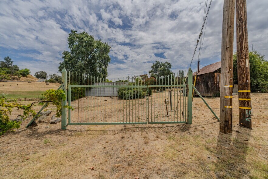 11900 Sutter Hill Rd, Sutter Creek, CA à vendre - Photo de l’immeuble – Image 2 sur 55