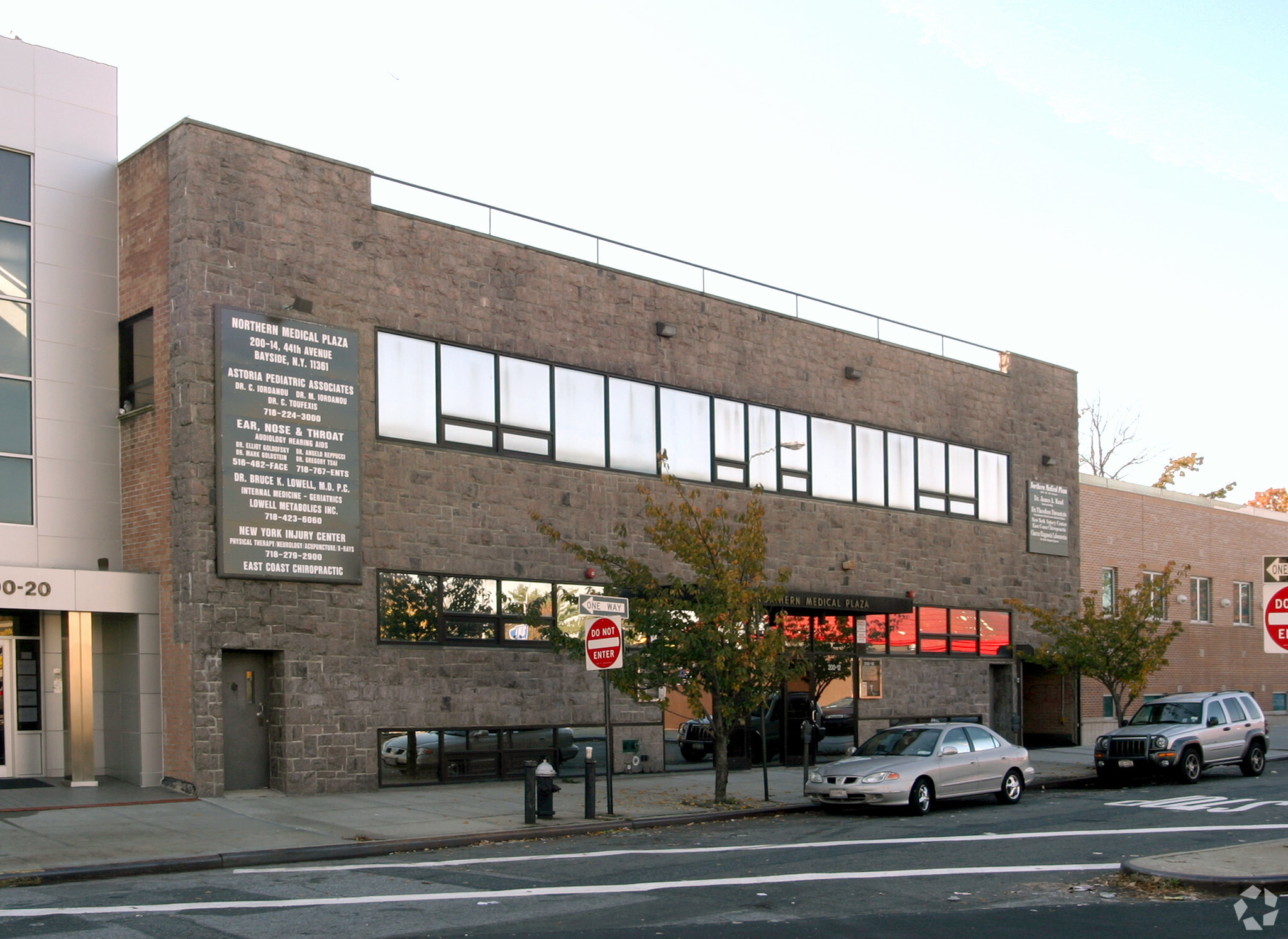 200-12 44th Ave, Bayside, NY à louer Photo principale– Image 1 sur 3